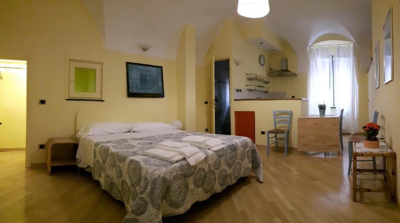 Mae Albenga Suites Екстер'єр фото