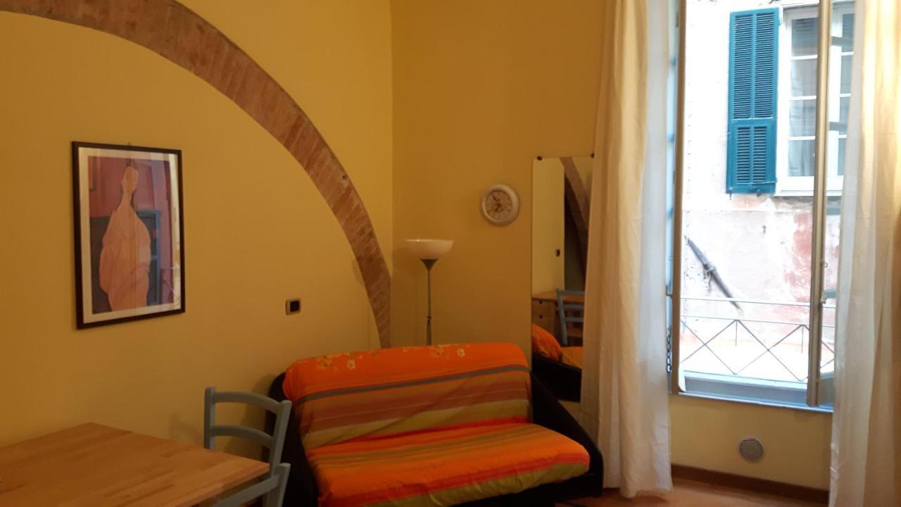 Mae Albenga Suites Екстер'єр фото