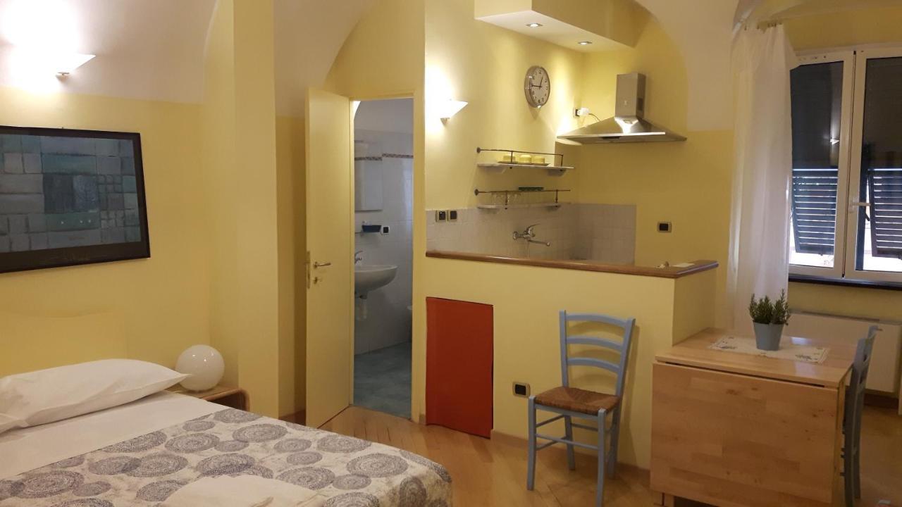 Mae Albenga Suites Екстер'єр фото