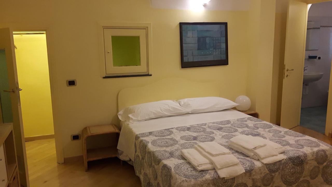 Mae Albenga Suites Екстер'єр фото