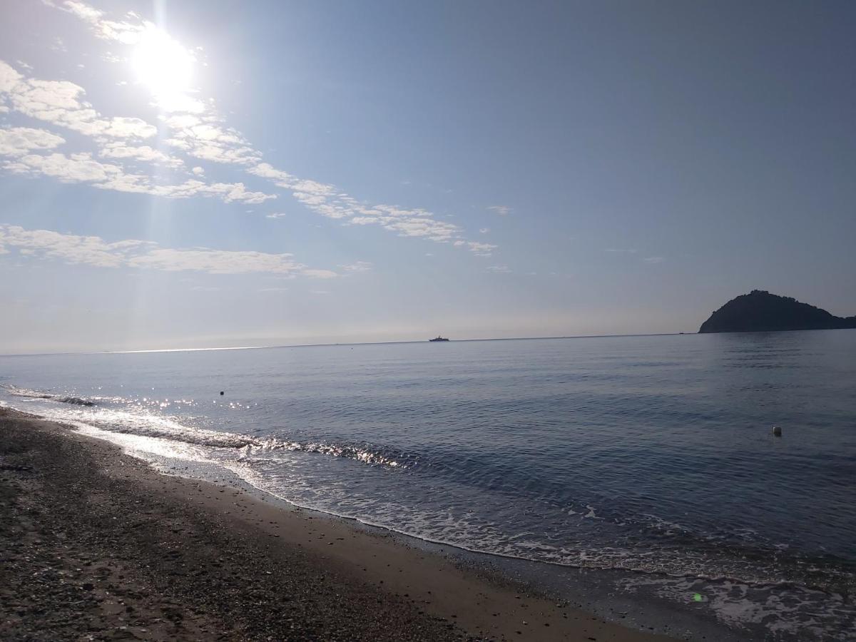 Mae Albenga Suites Екстер'єр фото