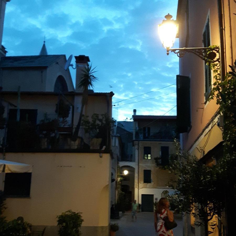 Mae Albenga Suites Екстер'єр фото