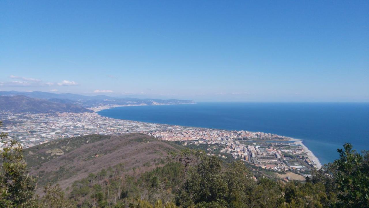 Mae Albenga Suites Екстер'єр фото